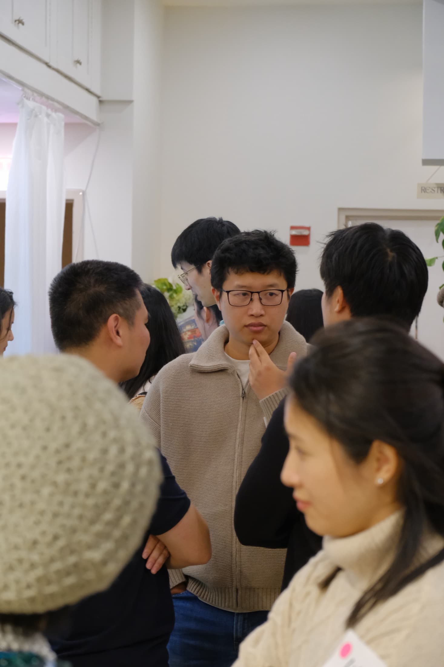 Solo Unicorn Club members in a focused conversation