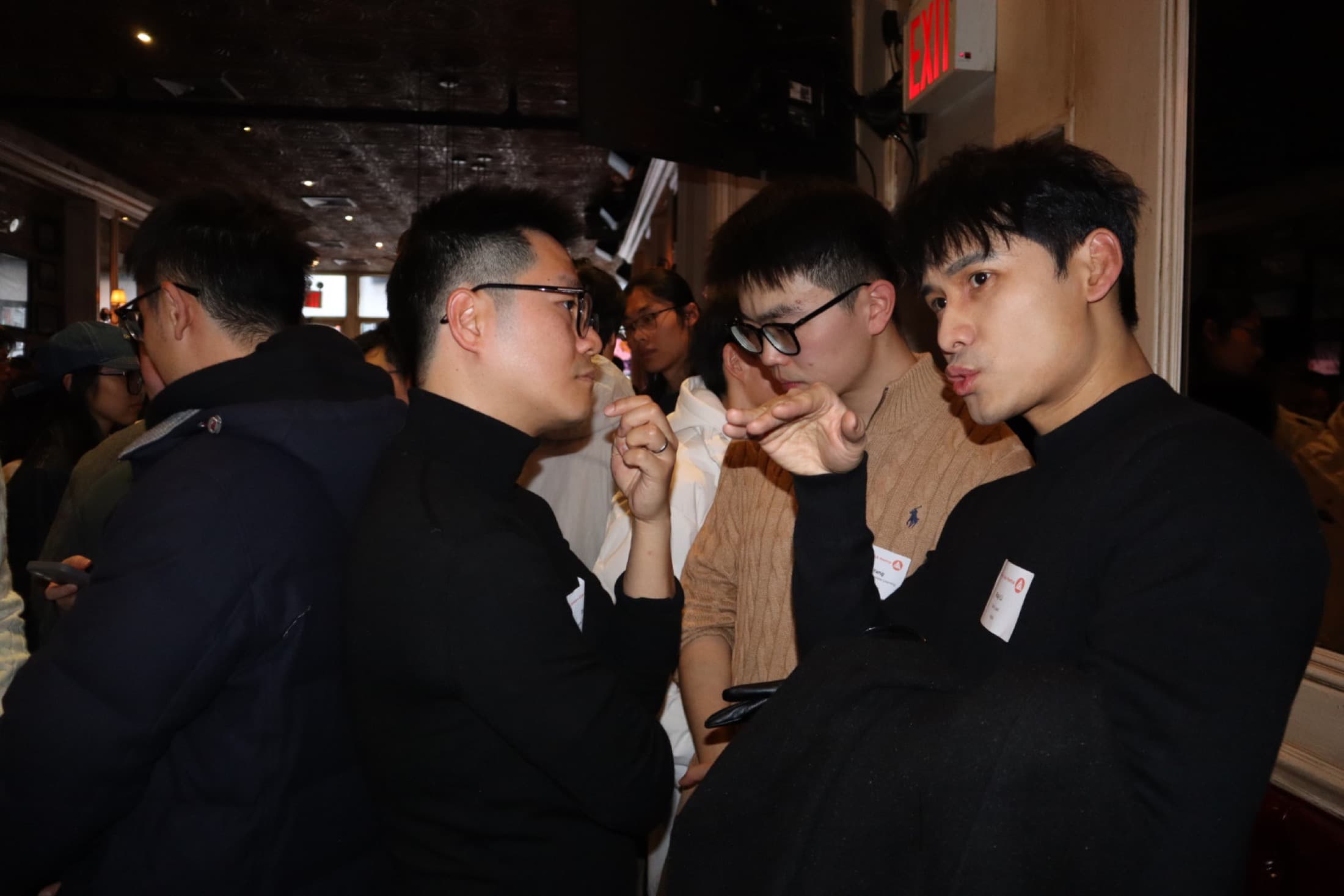 Solo Unicorn Club members in an evening conversation